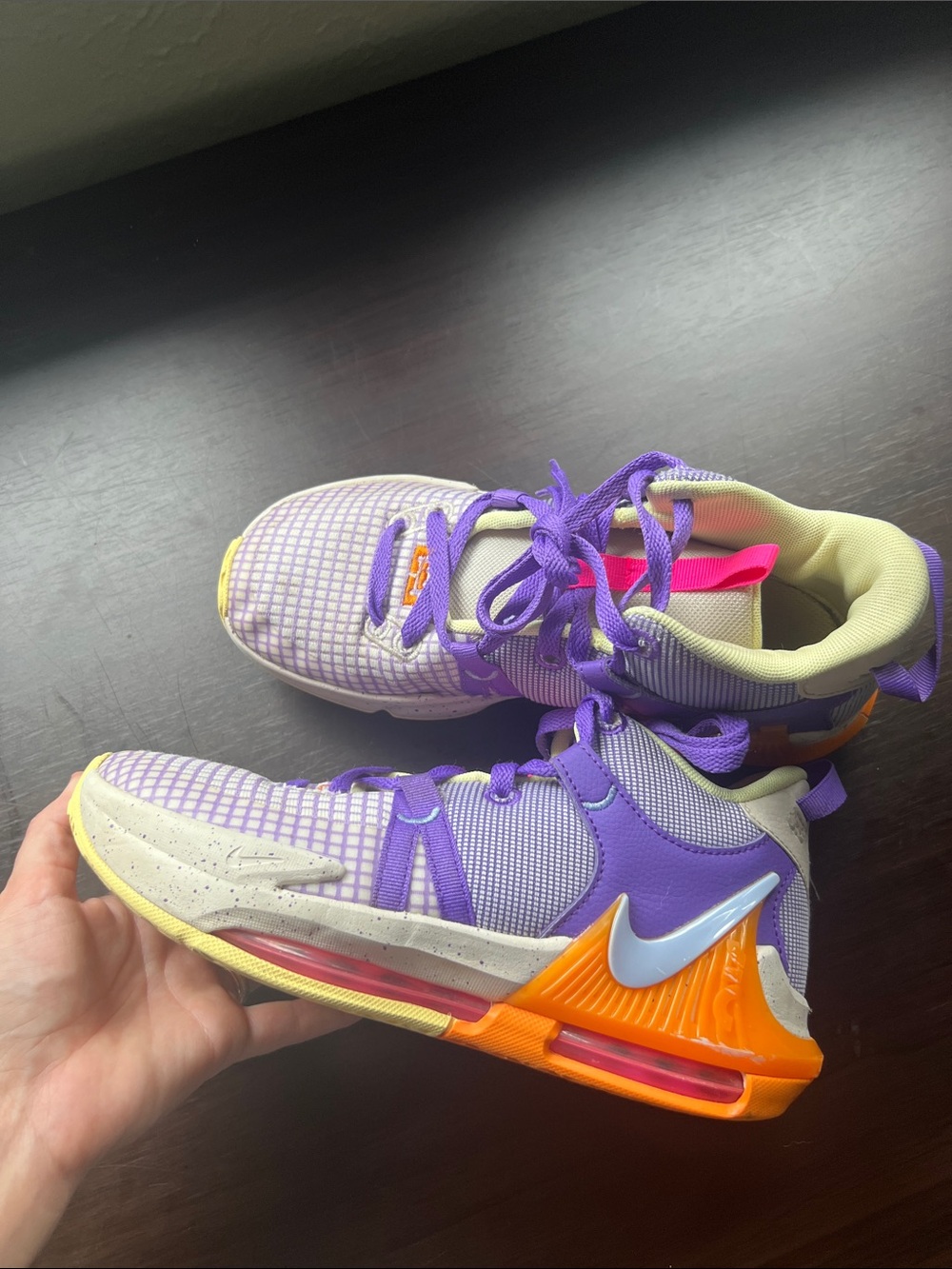 Nike LeBron Witness 7 basketball shoes size youth 5.5